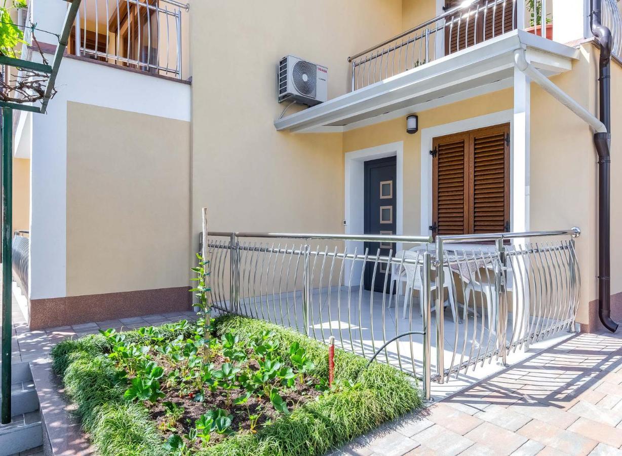 Rino Appartement Poreč Buitenkant foto